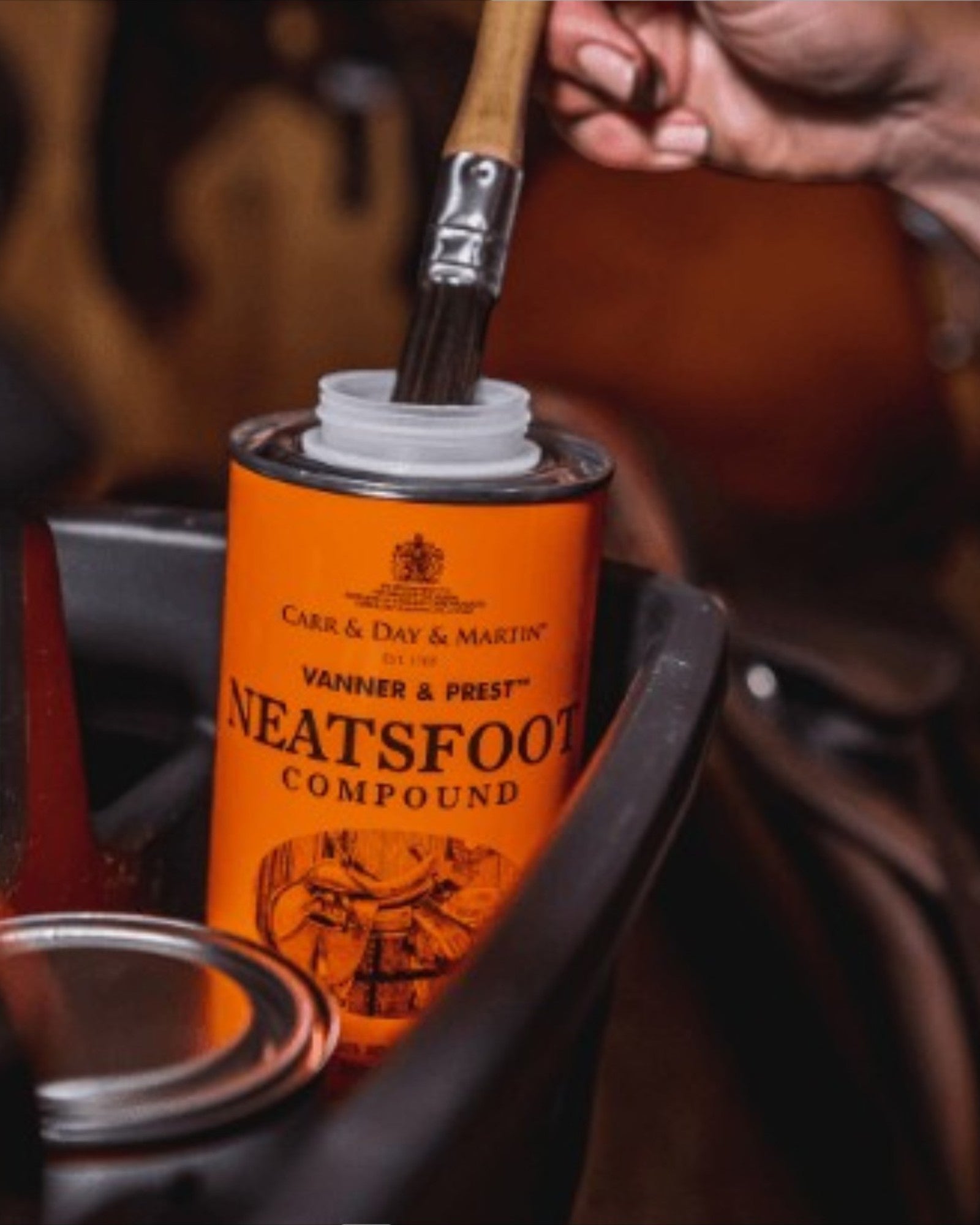 Oil for impregnating leather, leather goods STEP 3 C&D&M