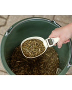 Feed measuring cup with digital scale